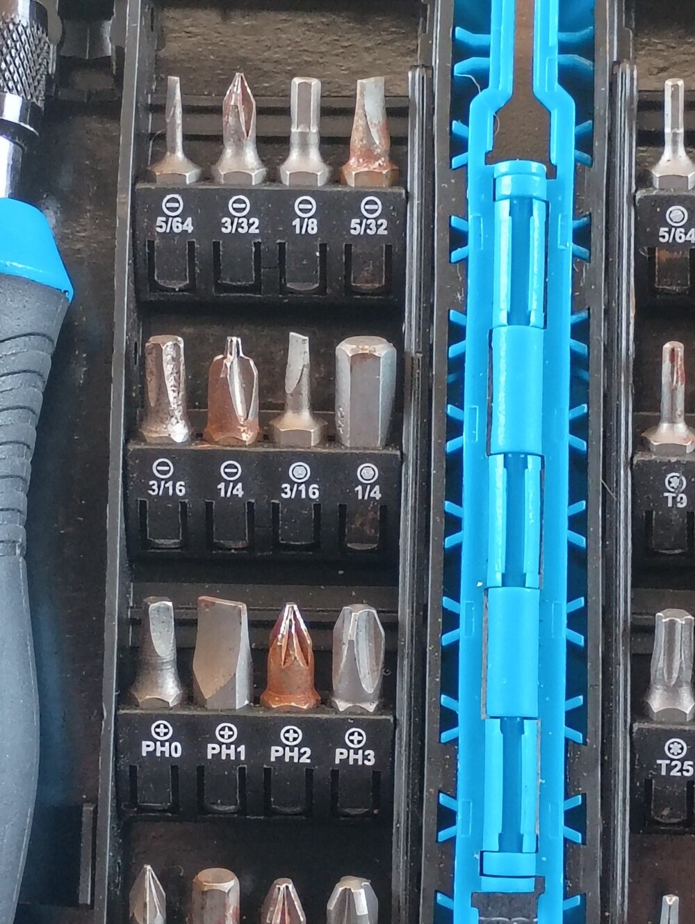 Blue Multi-Bit Screwdriver Set with Case - Picture 2 of 9